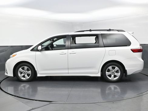 Used 2019 Toyota Sienna LE image 8