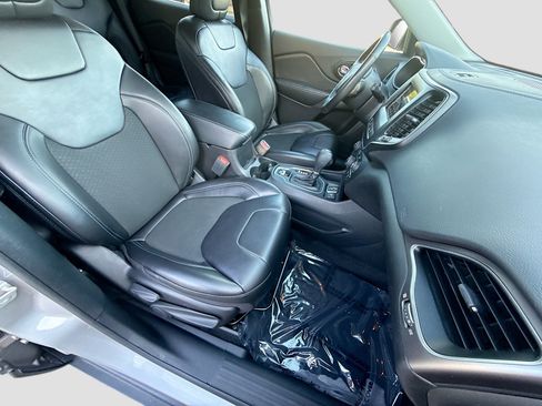 Used 2021 Jeep Cherokee Latitude Plus FWD image 13