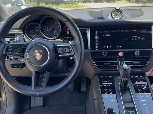 Used 2022 Porsche Macan w/ Premium Package Plus AWD/4WD image 18
