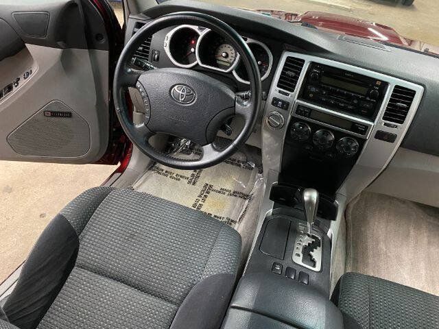 Used 2005 Toyota 4Runner SR5 AWD/4WD image 19