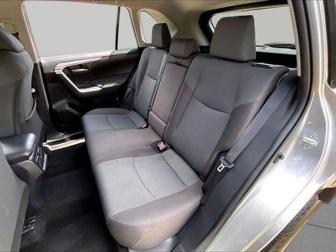 Used 2025 Toyota RAV4 XLE FWD image 18