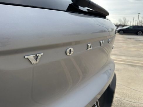 Certified 2025 Volvo XC40 B5 Plus image 36