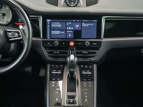 Certified 2024 Porsche Macan S AWD/4WD image 17