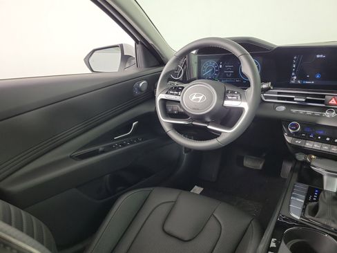 New 2025 Hyundai Elantra Limited image 5