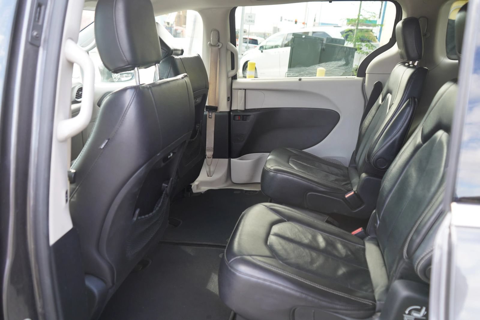 Used 2022 Chrysler Pacifica Touring-L FWD image 12