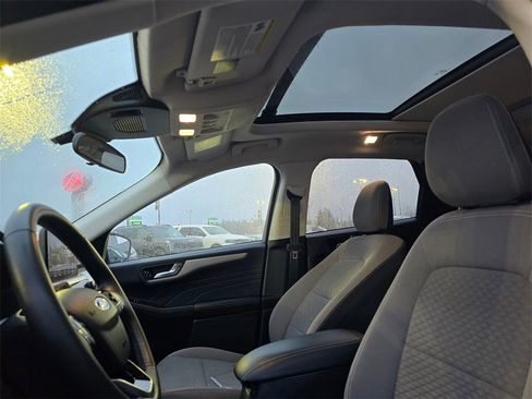 Used 2021 Ford Escape SE w/ SE Sport Appearance Package image 13