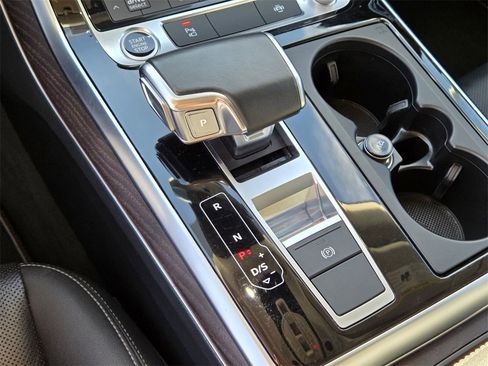 Used 2022 Audi Q8 Premium Plus w/ Premium Plus Package image 18