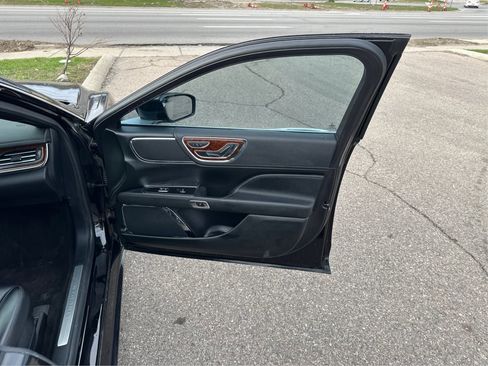 Used 2020 Lincoln Continental image 34