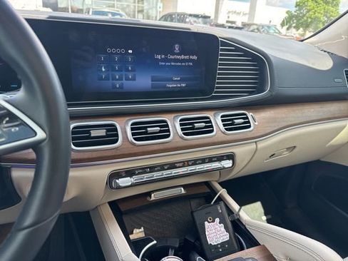 Used 2025 Mercedes-Benz GLS 450 4MATIC image 6