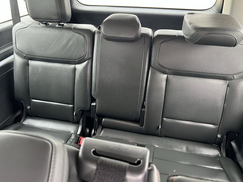 Used 2023 Lincoln Nautilus Reserve w/ Equipment Group 201A image 18