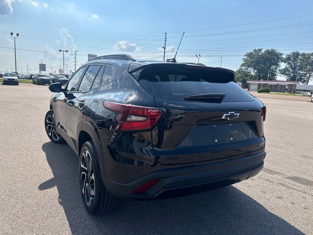 Used 2024 Chevrolet Trax RS w/ Sunroof Package FWD image 23