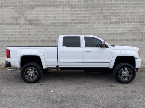 Used 2016 GMC Sierra 2500 Denali w/ Duramax Plus Package image 4