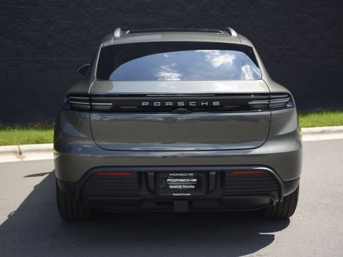 Certified 2025 Porsche Macan 4S Electric AWD/4WD image 6