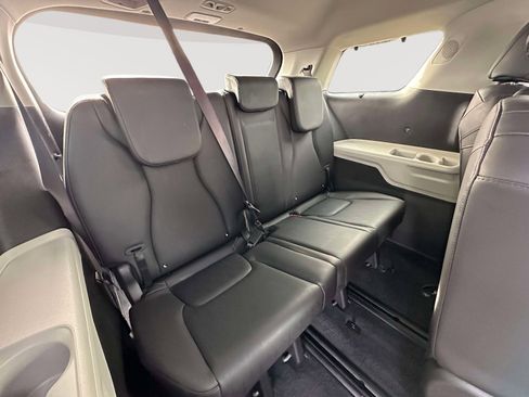 Used 2024 Kia Carnival SX image 34