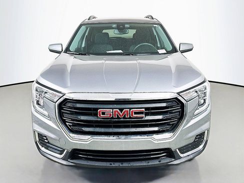 Used 2024 GMC Terrain SLE w/ Driver Convenience Package image 2