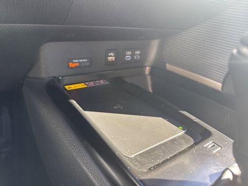 Used 2025 Toyota Camry SE image 16