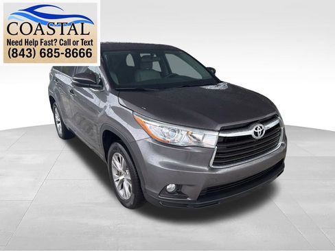 Used 2016 Toyota Highlander Plus FWD image 3