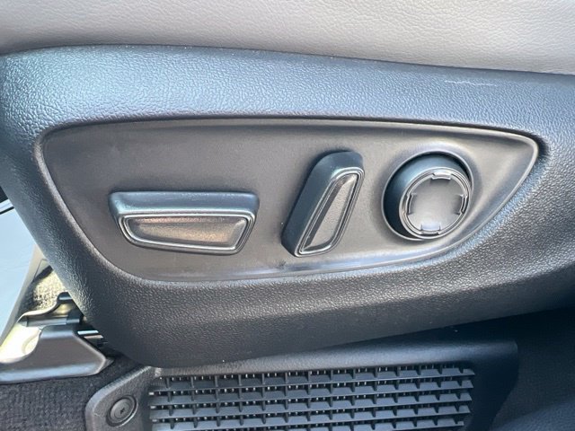 Used 2025 Toyota Sienna XLE w/ XLE Plus Package FWD image 27