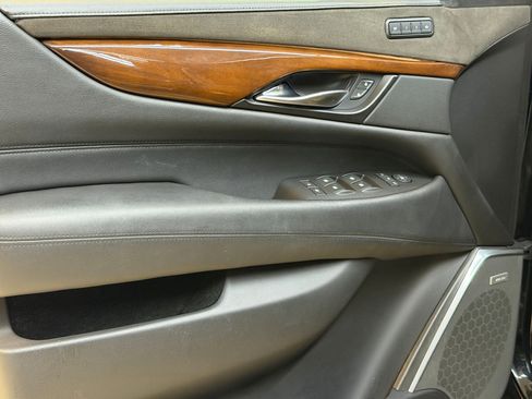 Used 2020 Cadillac Escalade ESV Premium Luxury AWD/4WD image 12