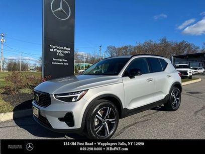 Used 2024 Volvo XC40 B5 Core