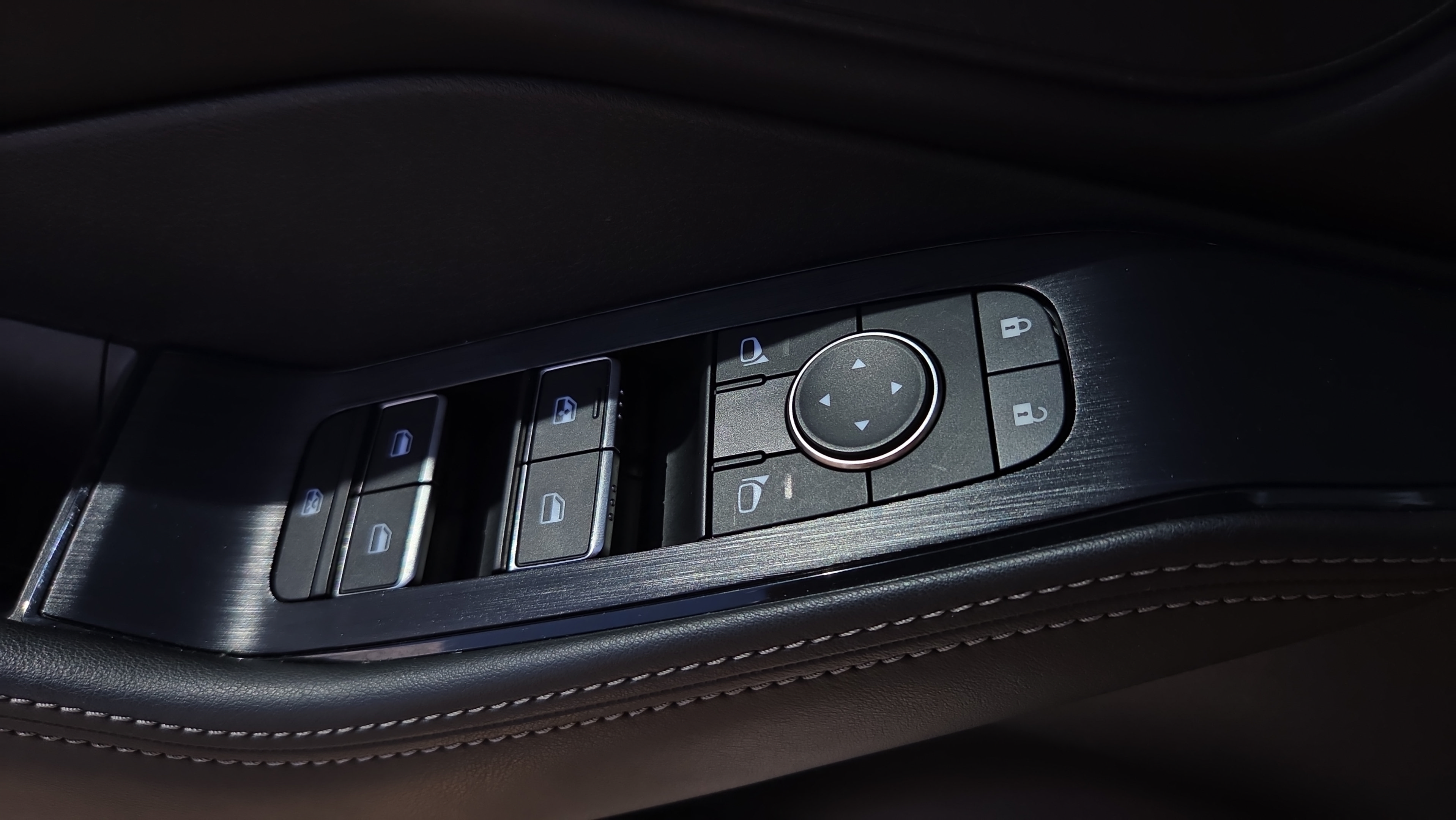 Used 2024 Nissan Rogue SL FWD image 32