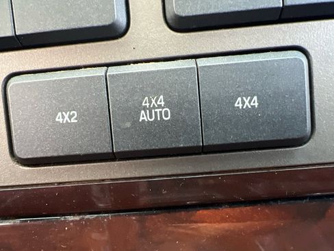 Used 2012 Lincoln Navigator L 4WD image 31