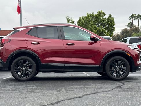 Used 2024 Buick Encore GX Sport Touring image 3