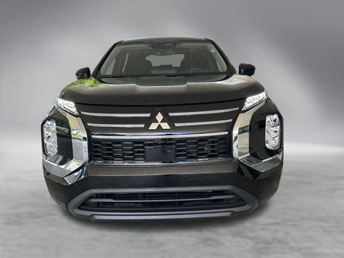 Used 2025 Mitsubishi Outlander ES FWD image 13