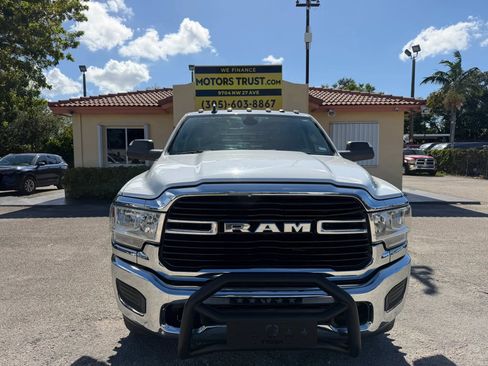 Used 2020 RAM 3500 4x4 Crew Cab SLT DRW w/ Quick Order Package 2YG SLT image 8