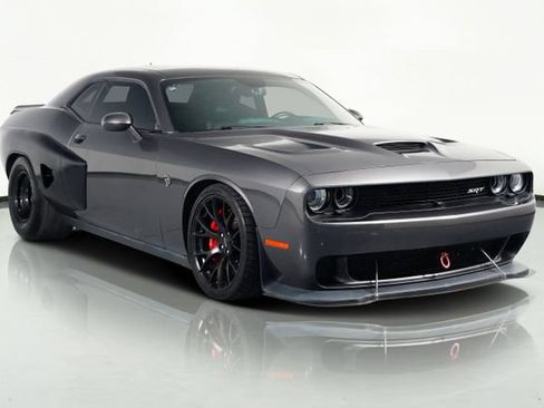 Used 2016 Dodge Challenger SRT Hellcat RWD image 4