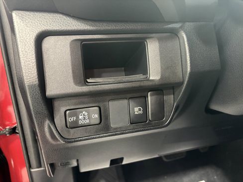Used 2019 Toyota Tacoma SR5 AWD/4WD image 24