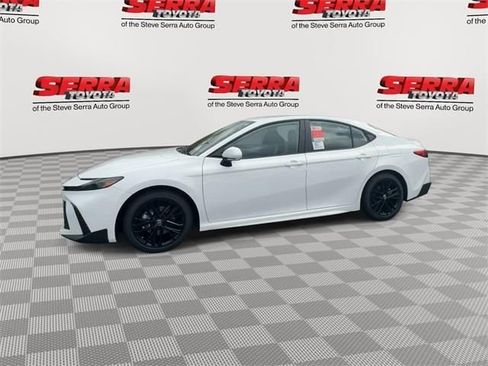 Used 2026 Toyota Camry SE image 7