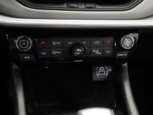 Certified 2026 Jeep Compass Limited AWD/4WD image 34