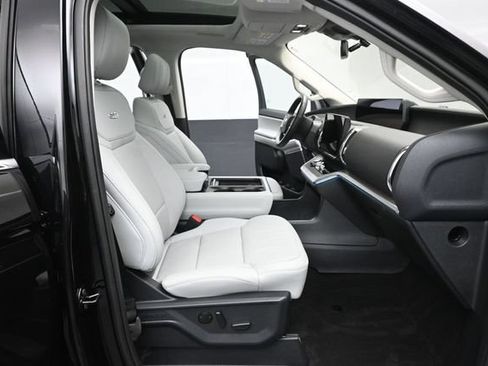 Certified 2025 Ford Expedition Max Platinum w/ Driver's Package AWD/4WD image 30