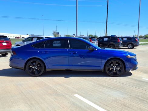 Used 2025 Honda Accord Sport image 8