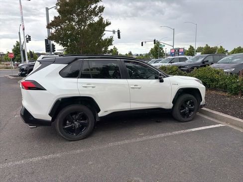 Used 2021 Toyota RAV4 XSE AWD/4WD image 4
