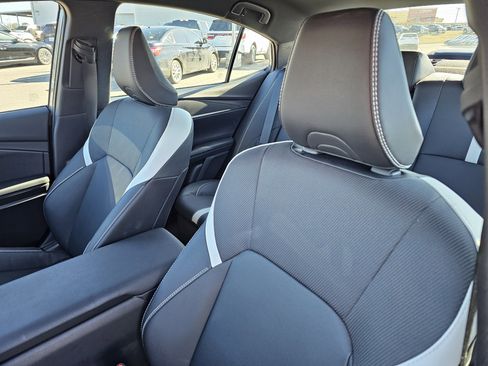 Used 2025 Toyota Camry SE image 16