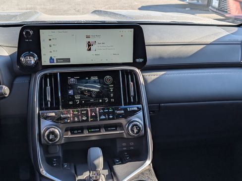 New 2026 Lexus LX 700h Luxury image 15