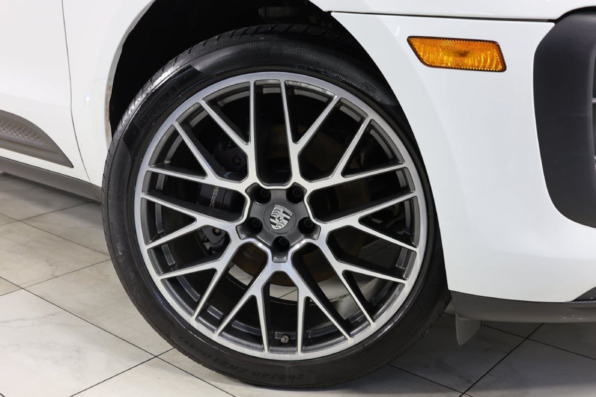Used 2023 Porsche Macan AWD/4WD image 13