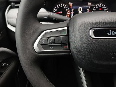 Used 2024 Jeep Compass Latitude w/ Sun and Sound Group AWD/4WD image 11