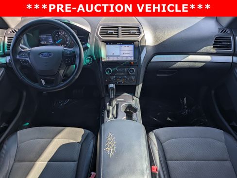 Used 2017 Ford Explorer XLT w/ Equipment Group 202A FWD image 18