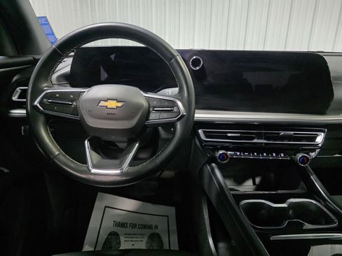 Used 2024 Chevrolet Traverse LT w/ Trailering Package AWD/4WD image 8