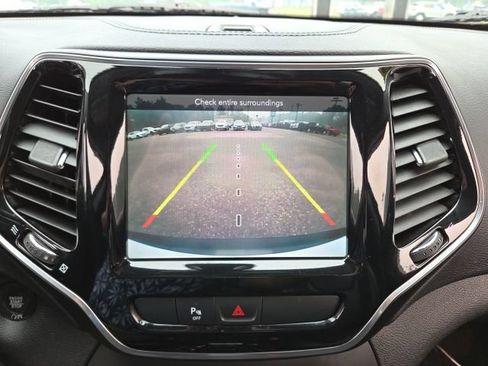 Used 2019 Jeep Cherokee Limited AWD/4WD image 12