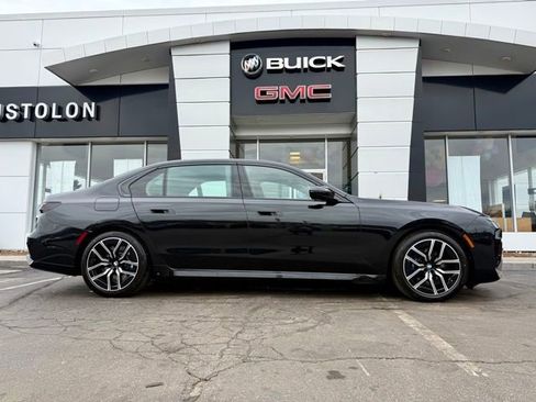 Used 2025 BMW 760i xDrive w/ Executive Package image 1