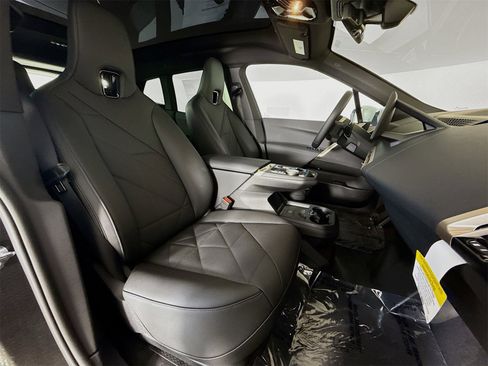 New 2026 BMW iX xDrive60 w/ Premium Package image 30