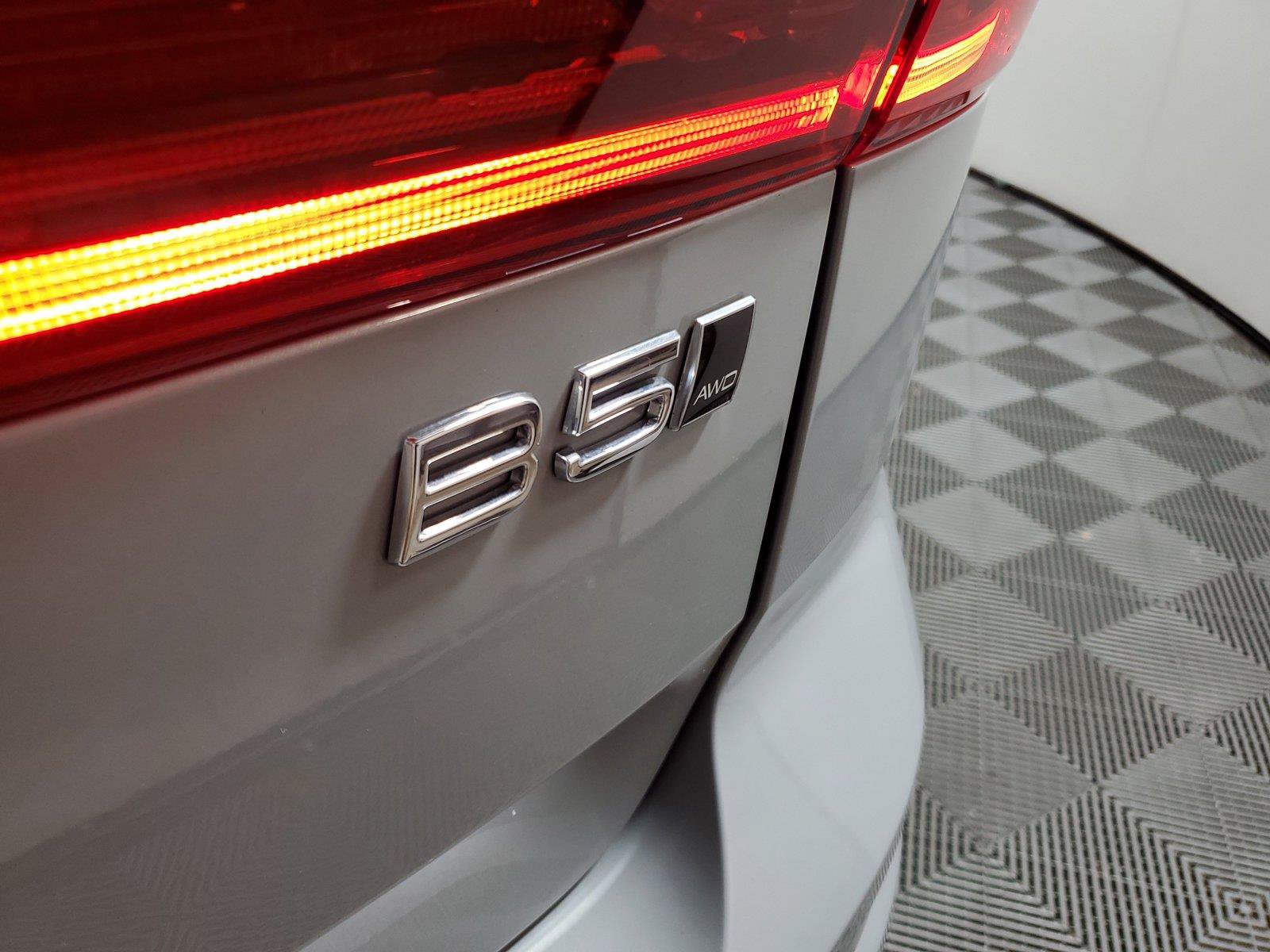Certified 2026 Volvo XC60 B5 Core AWD/4WD image 8