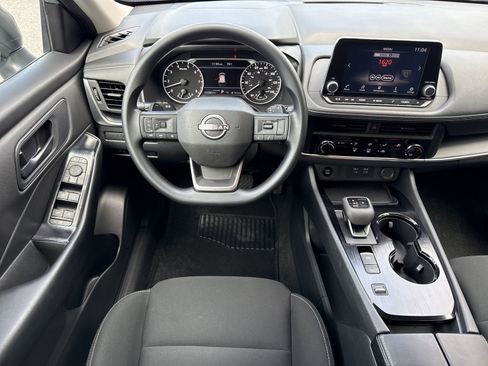Used 2025 Nissan Rogue S FWD image 12