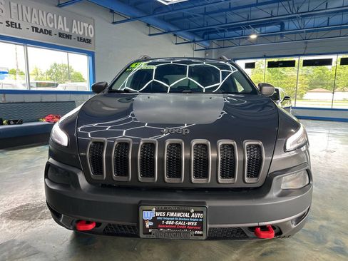 Used 2016 Jeep Cherokee Trailhawk image 7