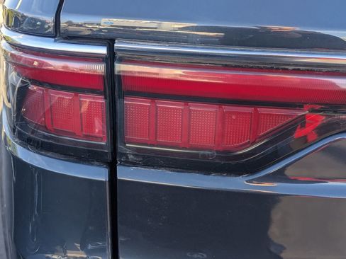 Used 2024 Jeep Wagoneer Series II w/ Flexible Seating Group image 5