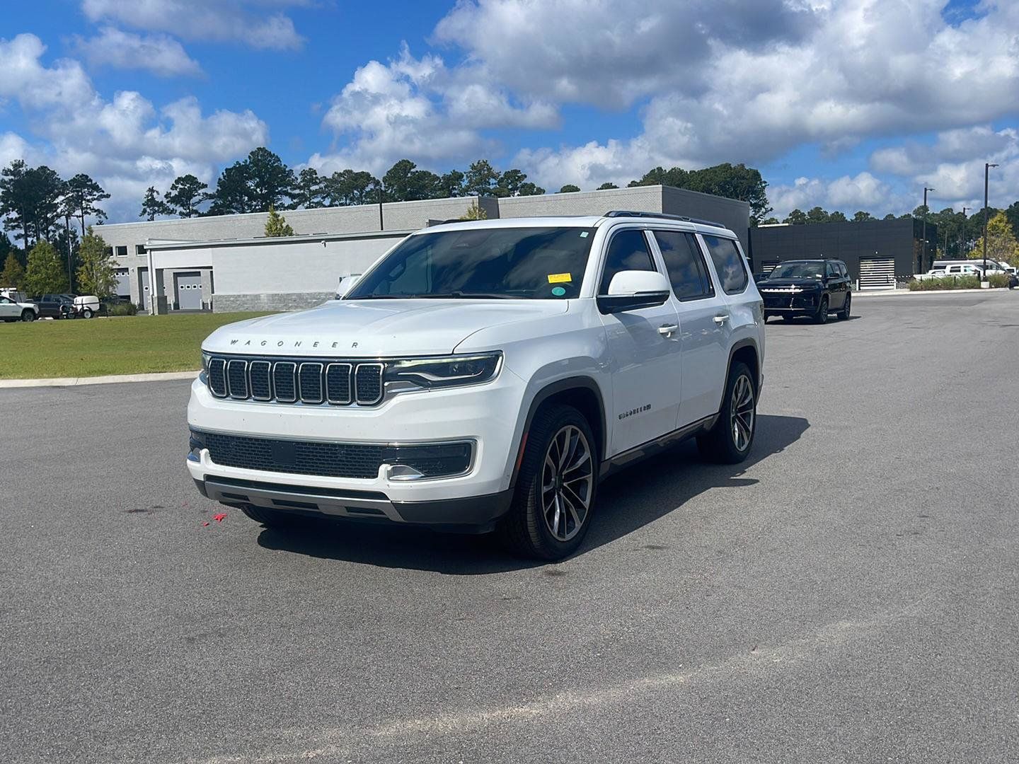 Used 2022 Jeep Wagoneer Series III w/ Premium Group I AWD/4WD image 3